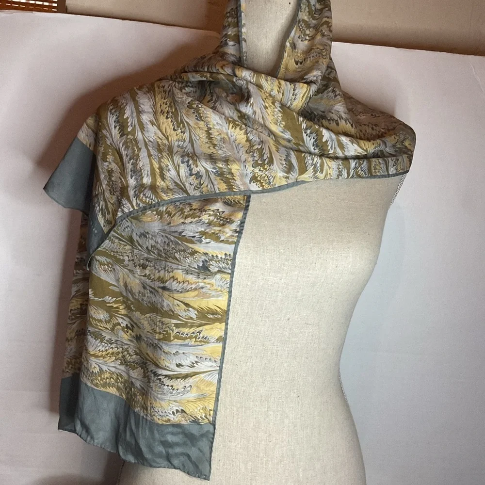 Hattie Carnegie soft Earthy tones patterned scarf